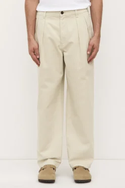 Miles Pleated Chino^Assembly Label Hot